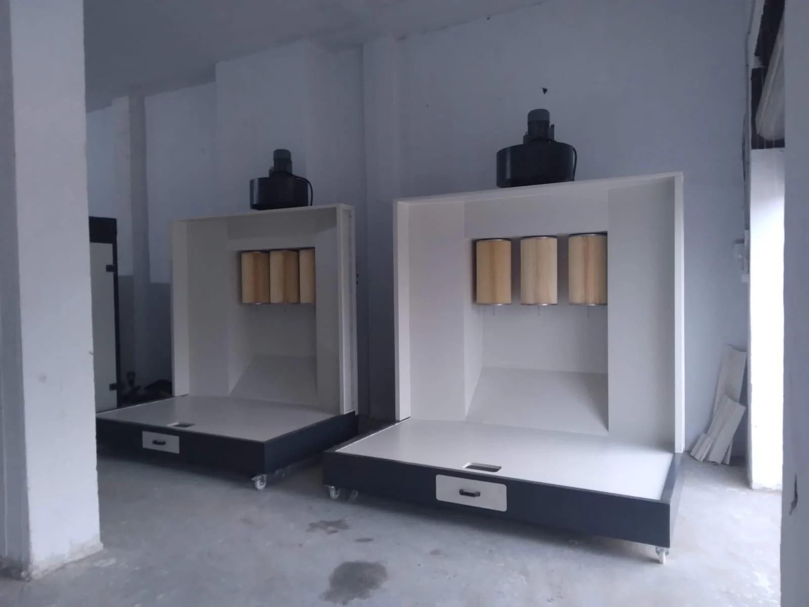 Manual Powder Coating Booth with Filters